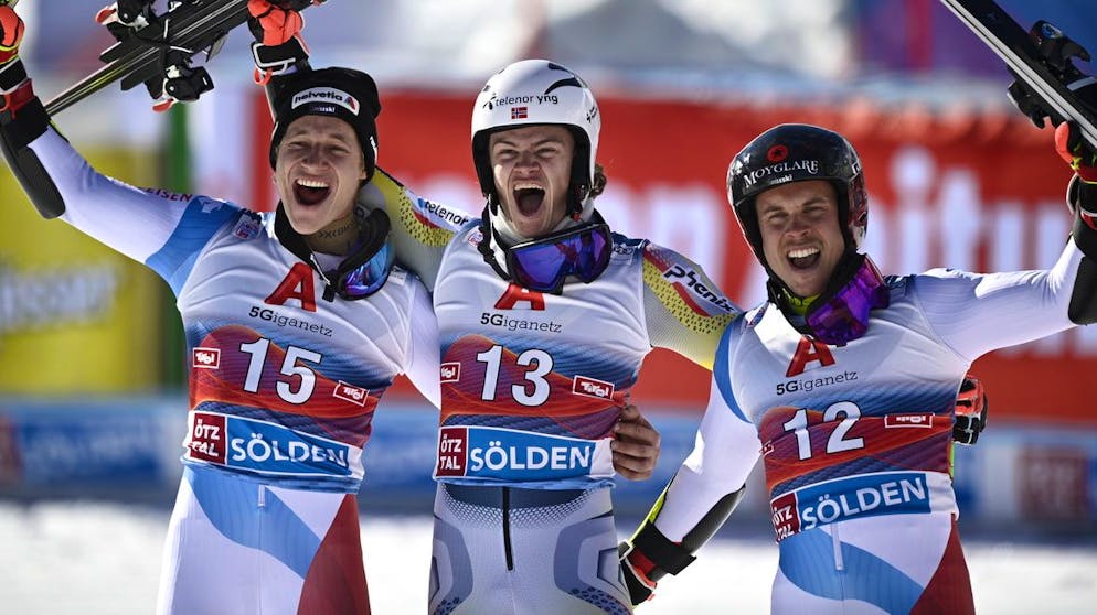 epa08755119 Third placed Gino Caviezel (R) and second placed Marco Odermatt (L) of Switzerland and winner Lucas Braathen of Norway celebrate in the finish area after the men's Giant Slalom race of the FIS Alpine Skiing World Cup season opener in Soelden, Austria, 18 October 2020. EPA/CHRISTIAN BRUNA
