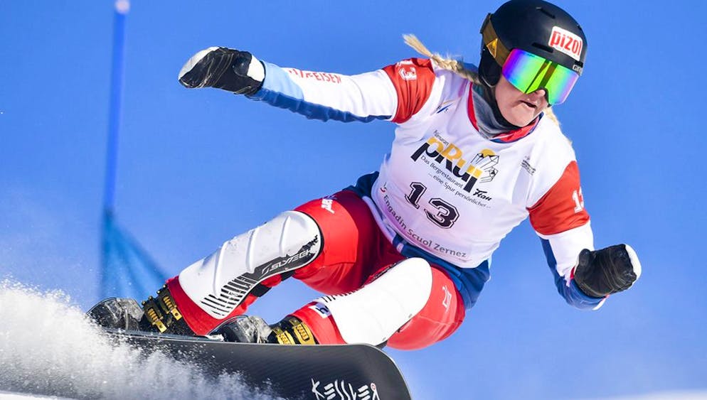 Julie Zogg fährt beim ersten Parllel-Slalom-Weltcup der Saison knapp am Podest vorbei