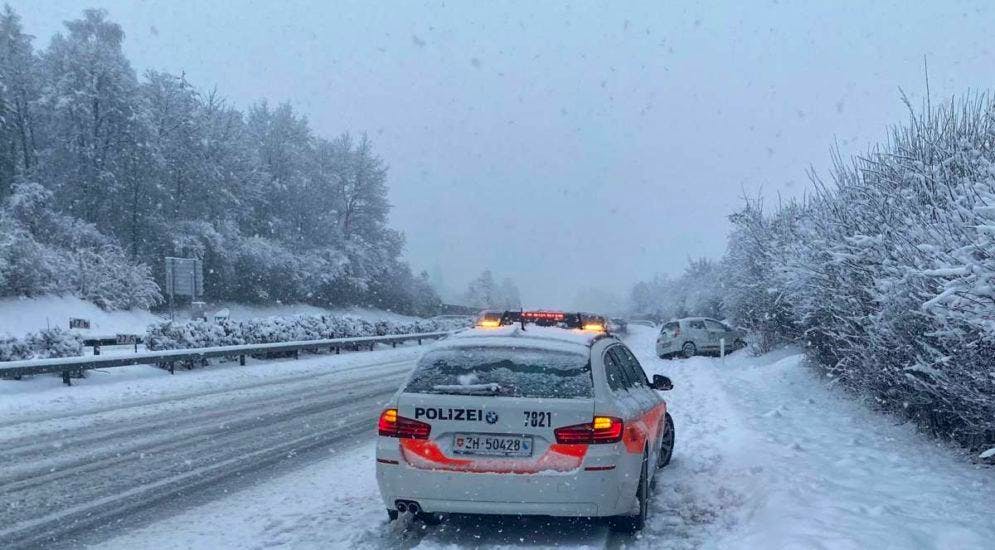 Landesweit Zahlreiche Strassen Gesperrt +++ Lawinengefahr Im Kanton Uri ...