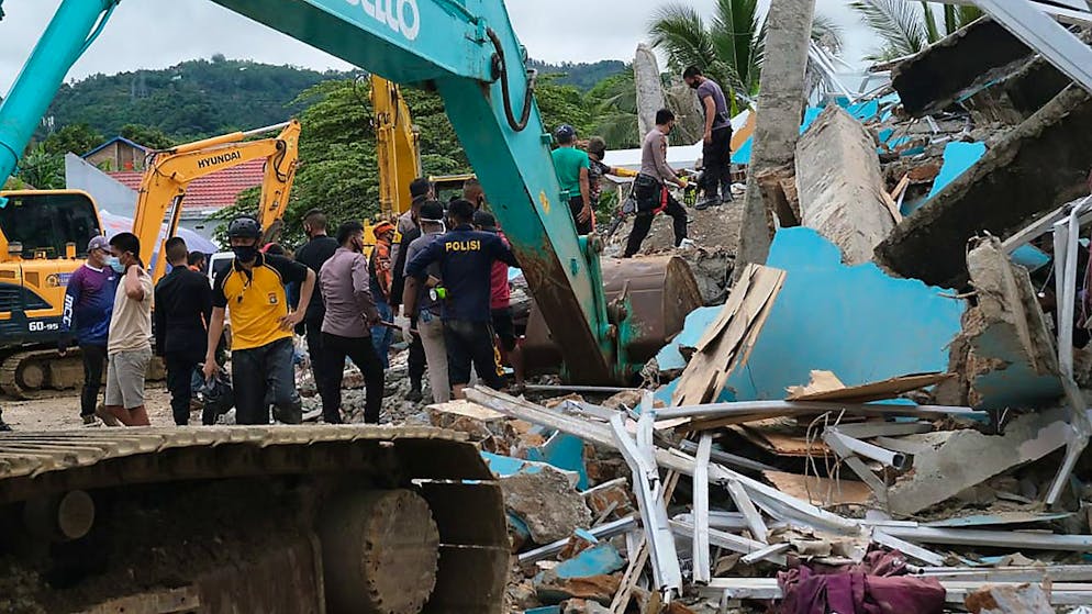 Sisma Indonesia: scossa 6.3, almeno 34 morti e centinaia ...