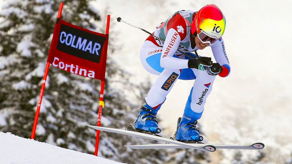 epa04566598 Dominique Gisin of Switzerland in action during the women's Downhill race of the FIS Alpine Skiing World Cup in Cortina d'Ampezzo, Italy, 18 January 2015. EPA/ANDREA SOLERO
