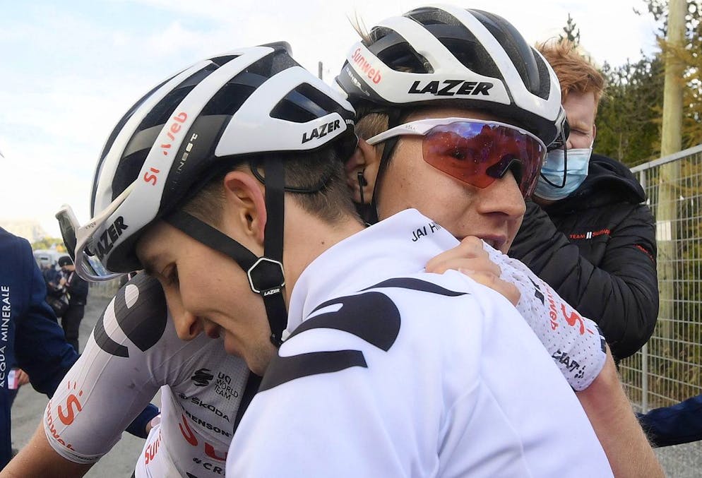 epa08765389 Australian rider Jai Hindley (front) of Team Sunweb celebrates with Dutch teammate Wilco Kelderman (back) after winning the 18th stage of the 2020 Giro d'Italia cycling race over 207km from Pinzolo to Laghi Di Cancano, Italy, 22 October 2020. Kelderman took the overall leader's pink jersey. EPA/FABIO FERRARI / LAPRESSE/RCS / POOL