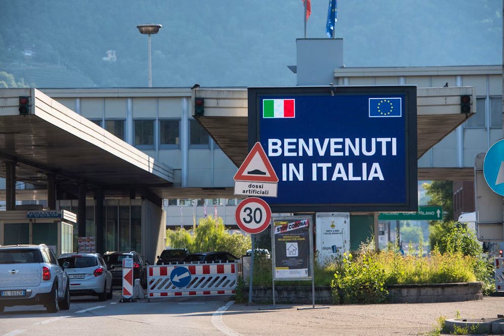The boarder station Chiasso Brogeda between Switzerland and Italy, in Chiasso, Switzerland, Wednesday, June 3, 2020. Italy opened its boarders to the citizens of the EU and Switzerland this June 3, after the Corona-Lockdown with closed boarders and travelling restrictions. (KEYSTONE/Ti-Presss/Alessandro Crinari)