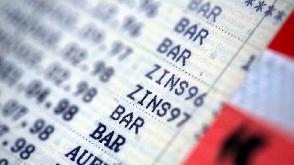 Banken. Konsumentenschutz kritisiert Gebühren auf Sparkonten.