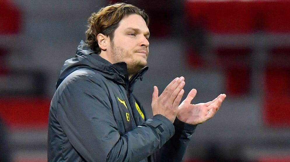 19.01.2021, Leverkusen: Fußball: Bundesliga, Bayer Leverkusen - Borussia Dortmund, 17. Spieltag in der BayArena. Dortmunds Trainer Edin Terzic feuert seine Mannschaft an. Foto: Martin Meissner/Pool AP/dpa - WICHTIGER HINWEIS: Gemäß den Vorgaben der DFL Deutsche Fußball Liga bzw. des DFB Deutscher Fußball-Bund ist es untersagt, in dem Stadion und/oder vom Spiel angefertigte Fotoaufnahmen in Form von Sequenzbildern und/oder videoähnlichen Fotostrecken zu verwerten bzw. verwerten zu lassen. +++ dpa-Bildfunk +++ (KEYSTONE/DPA/Martin Meissner)