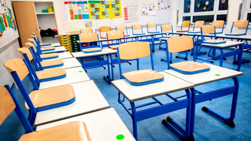 Nachdem bei einem Schüler im Tessin die britische Mutation des Coronavirus nachgewiesen wurde, wurde eine ganze Klasse in Quarantäne geschickt. (Symbolbild)