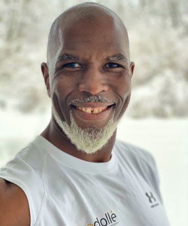 Porträt Dave Dollé, Fitnesstrainer, Fitnessunternehmer, ehemaliger Läufer