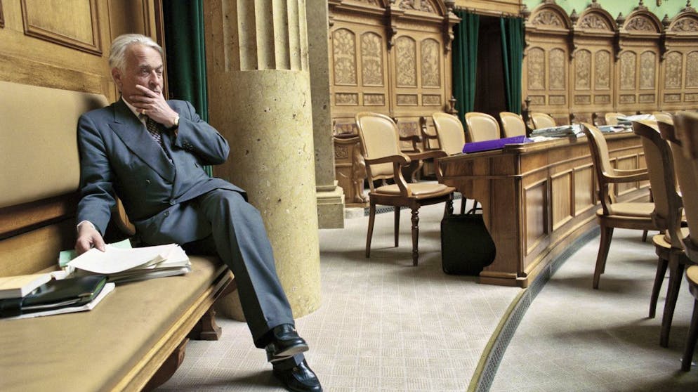 Franz Blankart, der Schweizer Diplomat und Staatssekretaer des Bundesamtes fuer Aussenwirtschaft sitzt am 13. Maerz 1996 im Nationalratssaal in Bern. (KEYSTONE/Str)