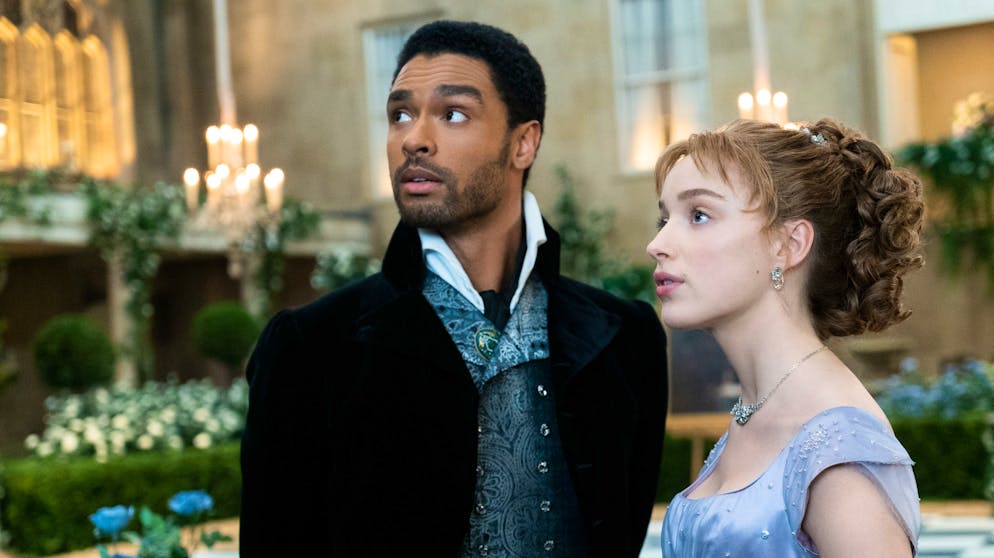 BRIDGERTON (L to R) REGÉ-JEAN PAGE as SIMON BASSET and PHOEBE DYNEVOR as DAPHNE BRIDGERTON in episode 108 of BRIDGERTON Cr. LIAM DANIEL/NETFLIX © 2020