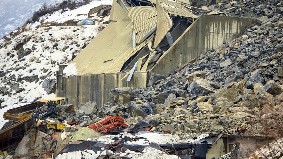 Bilder des Tages. Gleich zwei Mal binnen 48 Stunden gab es in Raron im Kanton Wallis infolge der Schlechtwettersituation in den letzten Tagen Felsstürze.  (30.1.2021)