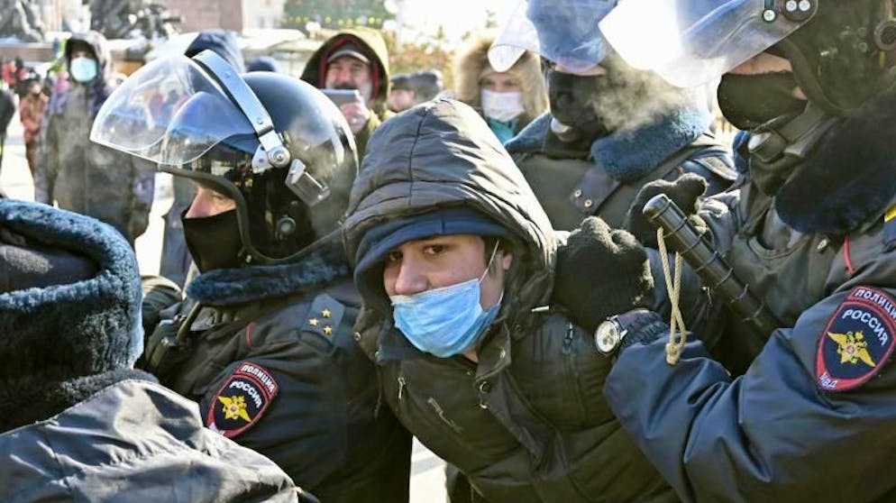 Die russische Staatsmacht versucht jede Demonstration für den inhaftierten Oppositionsführer Nawalny zu unterbinden.