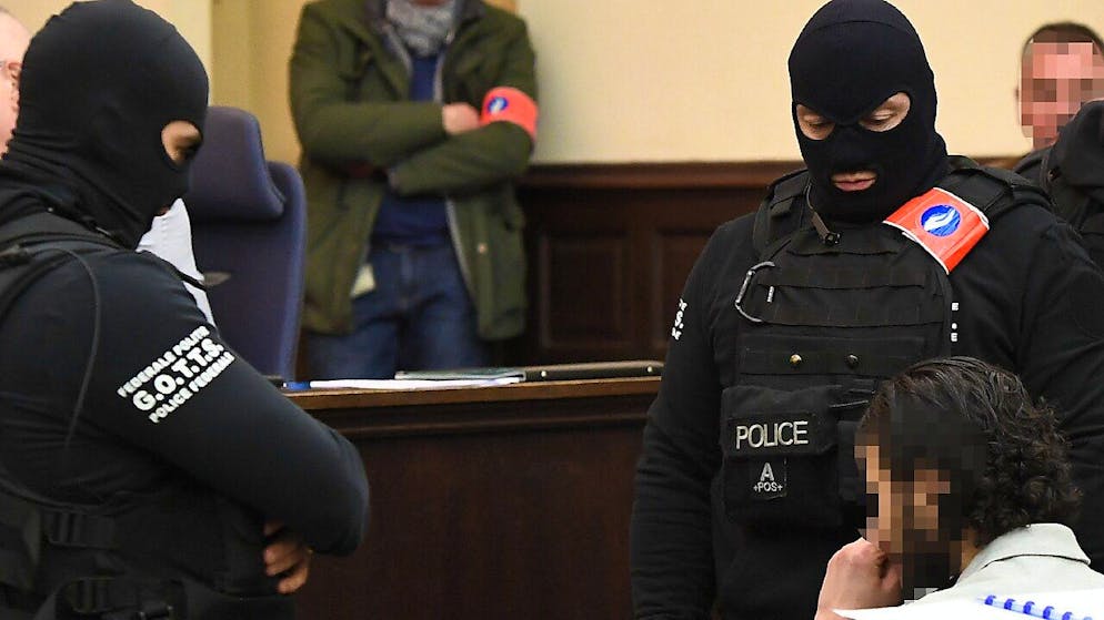 En pleurs. Salah Abdeslam présente ses «excuses à toutes les victimes»