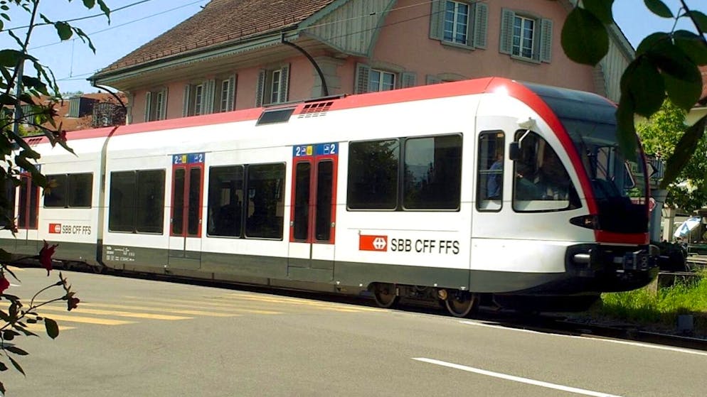 Electrocution on the train roof. Injured train surfer saw his friend die