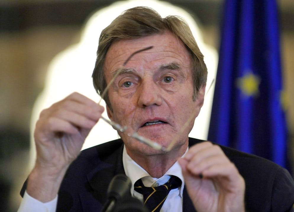 epa02432708 French Foreign Minister Bernard Kouchner speaks during a press conference in Beirut, Lebanon, 06 November 2010. Kouchner arrived in Lebanon on 05 November for a two-day visit to meet with Lebanese officials. EPA/WAEL HAMZEH