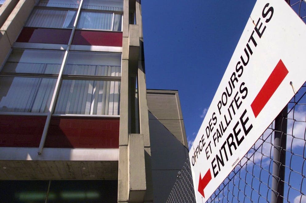 Le batiment de l' office des poursuites et faillites Rhone-Arve photographie ce lundi 27 aout 2001 a Carouge, Geneve. Crise aux offices des poursuites et faillites de Geneve, des rapports mettent le doigt sur de nombreux dysfonctionnements. Les avocats mandates par la Commission de controle de gestion, CCG, du Grand Conseil genevois ont mis en evidence de graves dysfonctionnements aux offices des poursuites et faillites, OPF. Un
deuxieme rapport releve neuf cas de mobbing aux OPF.
(KEYSTONE/Laurent Gillieron) ===ELECTRONIC IMAGE===