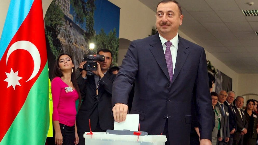 epa01520585 Azerbaijan's President Ilham Aliyev casts his ballot in a polling station in Baku, Azerbaijan, 15 October 2008. Seeped in oil wealth and in the cross hairs of a regional power struggle between the US and Russia, Azerbaijan votes on 15 October to re-elect President Ilham Aliyev, whose only real opponents will be boycotting the polls. Aliyev, 46, replaced his strongarm father Heydar Aliyev in 2003. Obeservers say there is as good as no chance the coming election will break the 35 years of dynastic rule over the Caspian state. EPA/SERGEI ILNITSKY