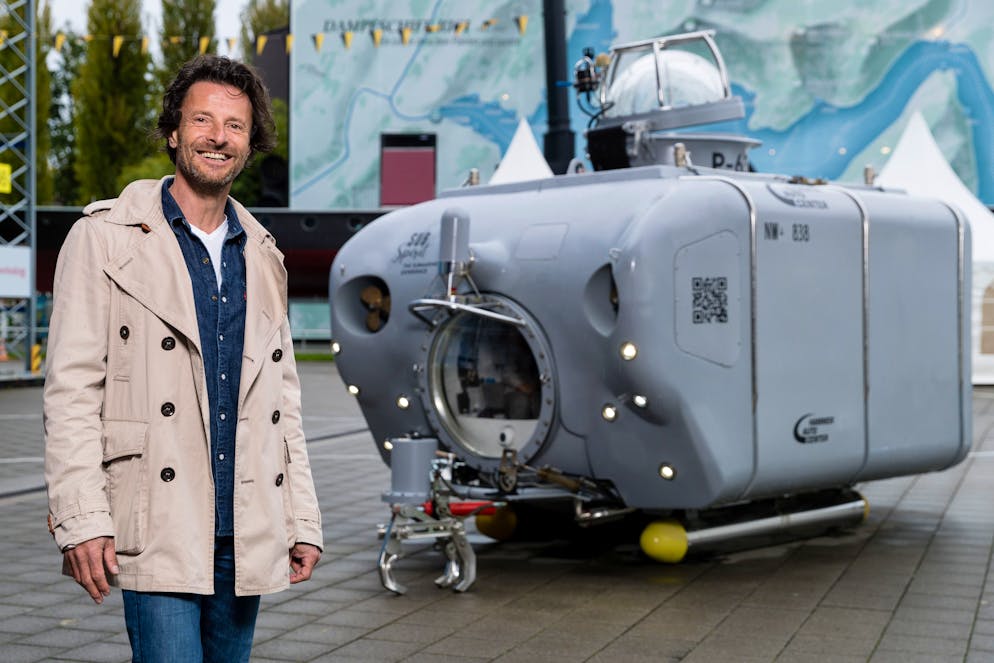 Philippe Epelbaum, Gruender von Subspirit und U-Boot-Pilot, posiert an einem Medienanlass anlaessich der Praesentation des Passagier U-Boots P-63, am Dienstag, 5. Oktober 2021, im Verkehrshaus der Schweiz in Luzern. Ab Herbst 2021 bietet das Unternehmen Subspirit touristische Tauchfahrten in verschiedenen Schweizer Seen an. (KEYSTONE/Philipp Schmidli)