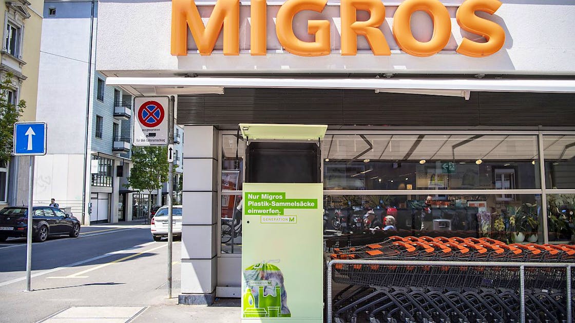 Migros staff is demanding more wages and better employment contracts thumbnail