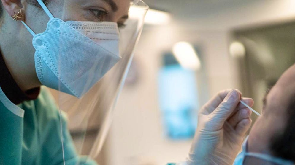 Cresce la variante «Pirola». C'è già un primo Paese che ha deciso di reintrodurre delle misure Covid