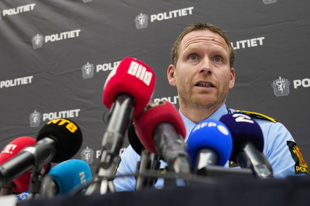 epa09525222 Police Inspector Per Thomas Omholt during a press conference updating the media on developments in the murder case at Kongsberg, Norway, 15 October 2021. Local resident Espen Andersen Brathen went on a killing spree October 13 with a bow and arrow, killing five people and injuring three others, including an off-duty police officer. EPA/Terje Bendiksby NORWAY OUT