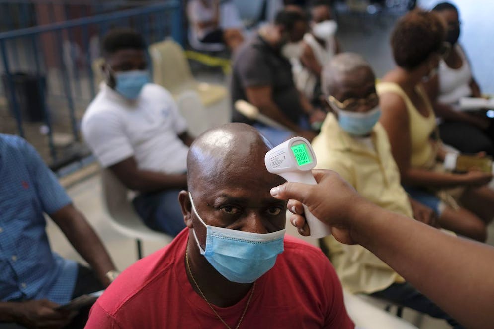 la faible virulence de l'épidémie n'attire pas les habitants dans les centres de vaccination, à tel point que les autorités entendent renvoyer les stocks non utilisés de vaccins vers des pays où la demande est plus pressante.