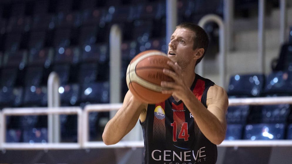 Genfs Roberto Kovac spielt den Ball, waehrend dem Meisterschaftsspiel zwischen den Lugano Tigers und den Lions de Geneve, am Samstag, 19. Dezember 2020, in Lugano. (KEYSTONE/Ti-Press/Davide Agosta)