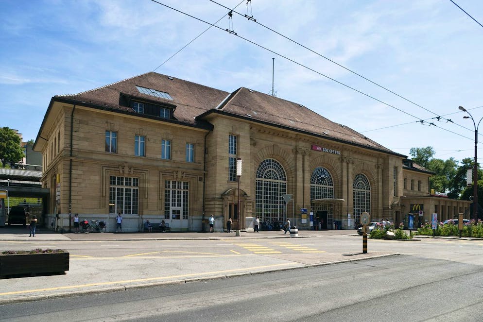 Train station in La Chaux-de-Fonds in the canton of Neuchatel, Switzerland, pictured on July 21, 2009. The town, cradle of Switzerland's watch-making industry, was inscribed on UNESCO's World Heritage List in June 2009. (KEYSTONE/Gaetan Bally)
Bahnhof von La Chaux-de-Fonds im Kanton Neuenburg, aufgenommen am 21. Juli 2009. Die Stadt, Wiege der Schweizer Uhrenindustrie, wurde im Juni 2009 zum UNESCO-Welterbe erklaert. (KEYSTONE/Gaetan Bally)