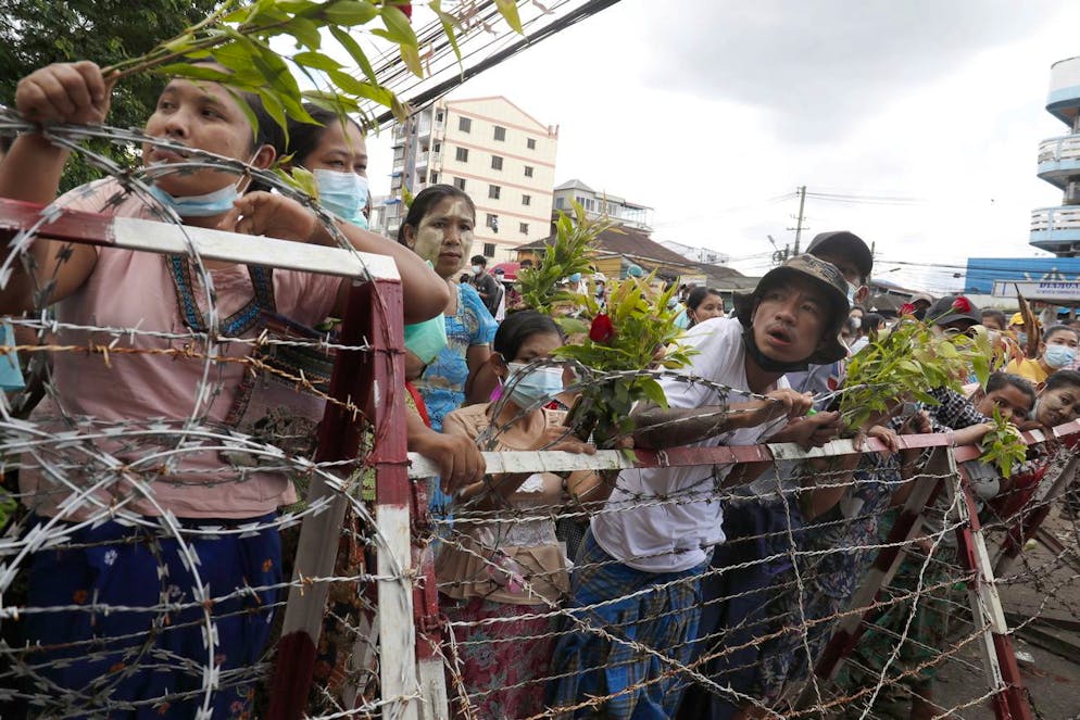 epa09531412 Family and friends wait for the release of detainees behind a barricade set up outside Insein prison in Yangon, Myanmar, 19 October 2021. Myanmar's junta chief Min Aung Haling announced the release of over 5,000 people who participated in anti-coup protests. According to the Assistance Association for Political Prisoners (AAPPB), more than 7,300 people, who demonstrated against the February 2021 coup, are currently behind bars across the country. EPA/STRINGER