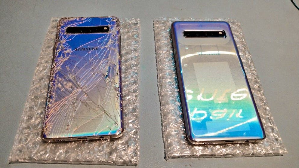 Grazie al Repair Center: uno smartphone con il retro rotto sarà presto come nuovo.