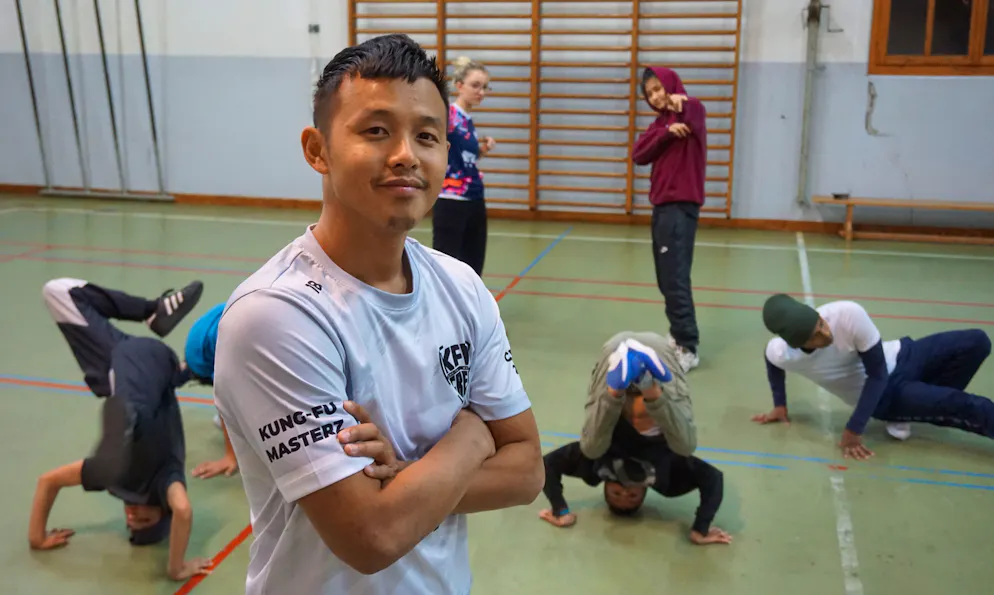 Yu-Seng. Yu-Seng pose dans la salle d'entraînement de son école de breakdance KFM à Aigle.