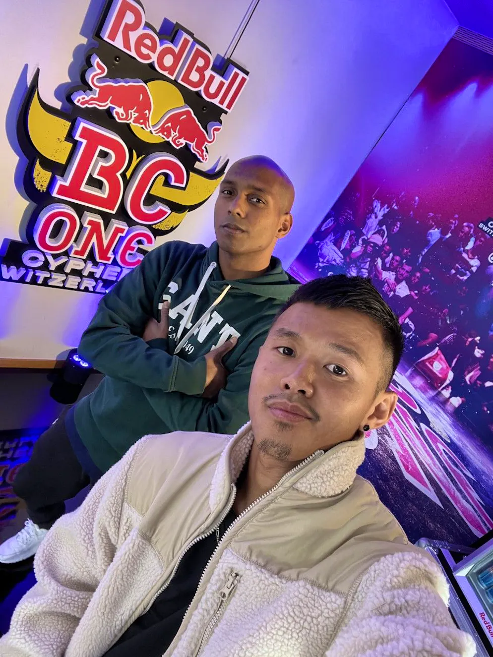 Yu-Seng. Yu-Seng et Jeyson sont les deux représentants de l'école KFM à s'être qualifiés lors de l'édition 2021 de la Red Bull BC One Swizerland. 