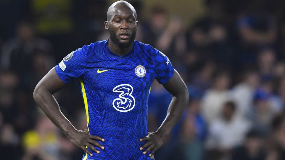epa09468732 Chelsea's Romelu Lukaku reacts during the UEFA Champions League group H soccer match between Chelsea FC and Zenit St. Petersburg in London, Britain, 14 September 2021. EPA/Facundo Arrizabalaga