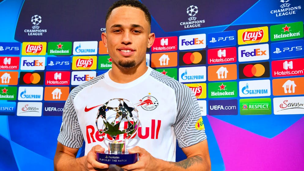 SALZBURG, AUSTRIA - OCTOBER 20: Noah Okafor of FC Salzburg poses with the Playstation Player of the Match trophy after the UEFA Champions League group G match between FC Salzburg and VfL Wolfsburg at Red Bull Arena on October 20, 2021 in Salzburg, Austria. (Photo by Sebastian Widmann - UEFA/UEFA via Getty Images)