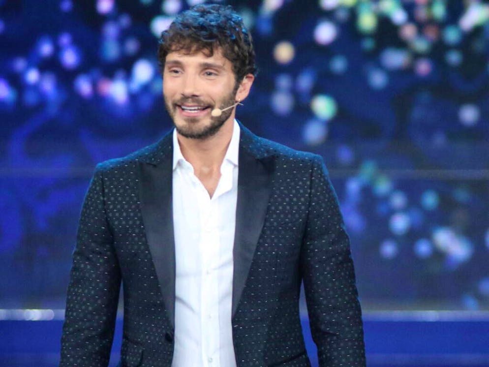 stefano de martino arriva su rai 2 con bar stella