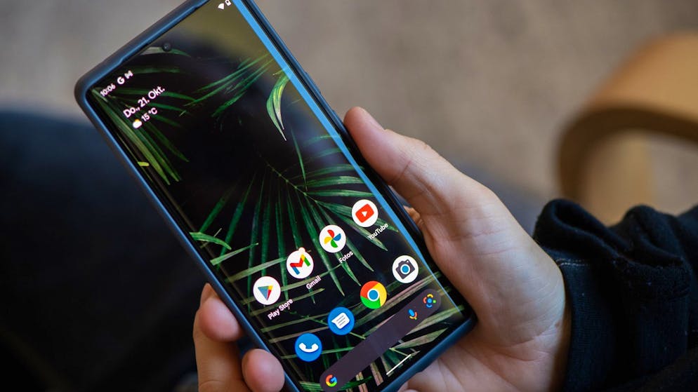 Ein OLED-Träumchen. Das Display des Pixel 6 Pro regelt seine Bildwiederholfrequenz dynamisch, ist schon hell und macht im Alltag eine gute Figur.