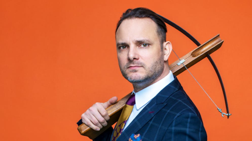 22 Sonntags-Fragen. Dominic Deville: «Kommt ganz darauf an, wer mit im Bett liegt»