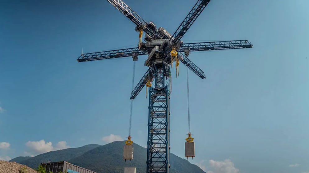 Experte über grüne Energie in der Schweiz. Ist der Tessiner Batterie-Turm wirklich so super?