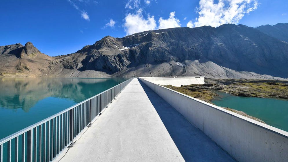 Bekanntes Prinzip: Staumauer Muttsee des Pumpspeicherwerks Limmern in Linthal GL.
