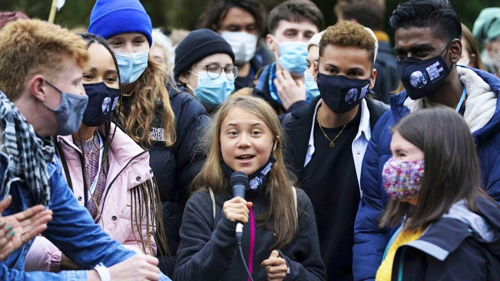 Greta Thunberg prende la parola al Festival Park di Glasgow.