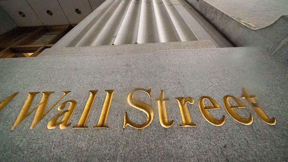 Wall Street chiude positiva e aggiorna il suo record