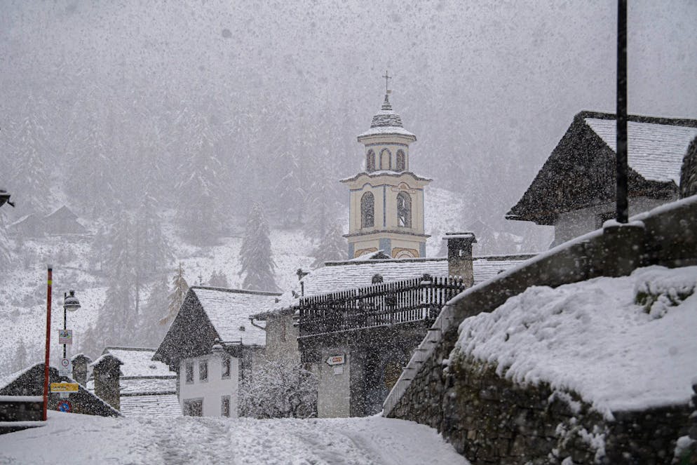 Bosco Gurin: prime nevicate. Nella foto, la prima neve scesa sul paese Walser di Bosco Gurin. © Ti-Press / Samuel Golay