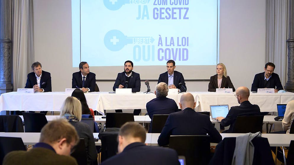 I presidenti di PVL, Alleanza del Centro, PS, PLR, Evangelici e Verdi alla conferenza stampa di stamane