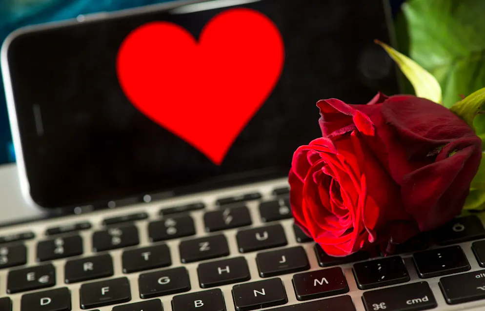 Online-Dating war noch vor 10 oder 20 Jahren eher ein Randphänomen.