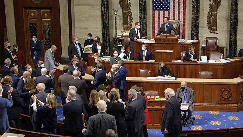 Il Congresso approva il maxi piano di Joe Biden