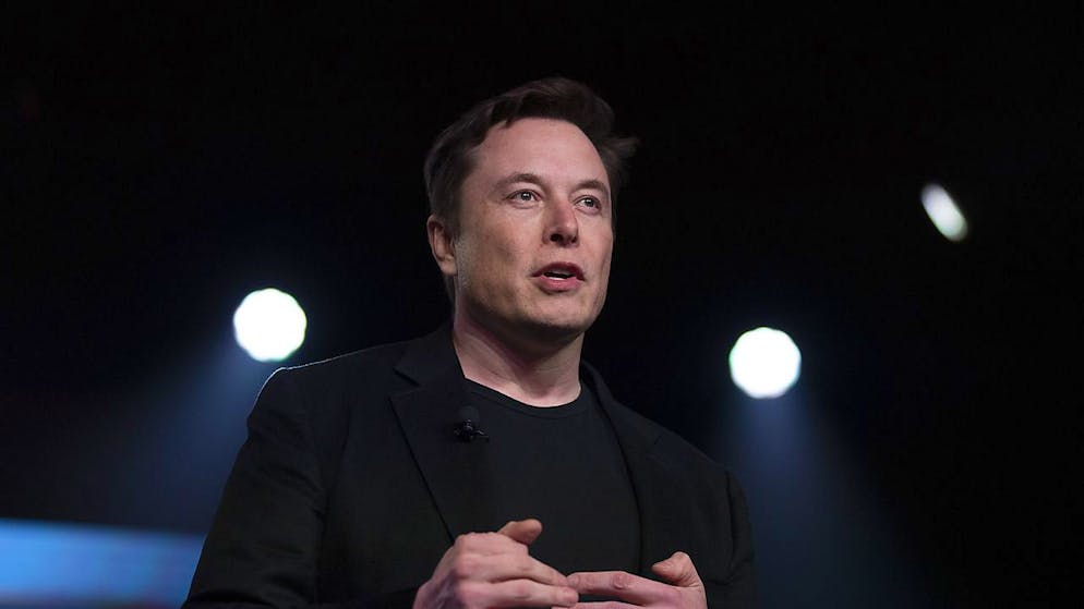 Elon Musk ha effettuato un sondaggio su Twitter per decidere se vendere il 10% delle azioni di Tesla.