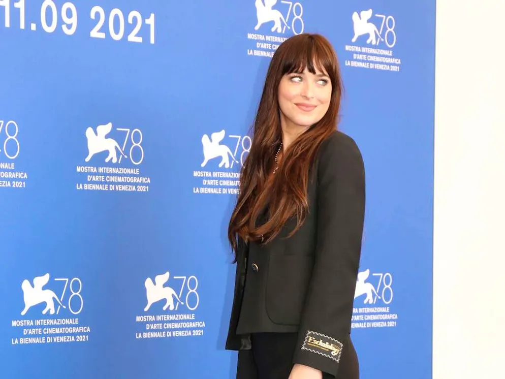 Marketing: Dakota Johnson regala sex toys a Natale