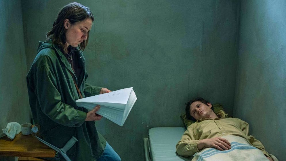 Stürm – Bis wir tot sind oder frei. Hug besucht den hungerstreikenden Stürm im Gefängnis.