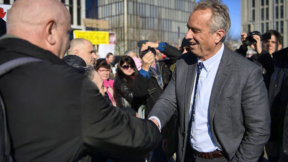 Anche Robert F. Kennedy Jr era presente alla manifestazione dei "no vax" al Wankdorf