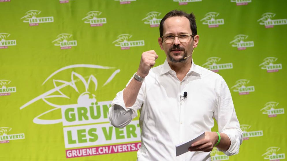 Balthasar Glaettli, Parteipraesident Gruene Schweiz und Nationalrat ZH, spricht an der Delegiertenversammlung der Gruene Schweiz, am Samstag, 13. November 2021, in BERN. (KEYSTONE/Anthony Anex)