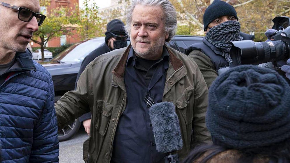 Steve Bannon si è consegnato all'FBI